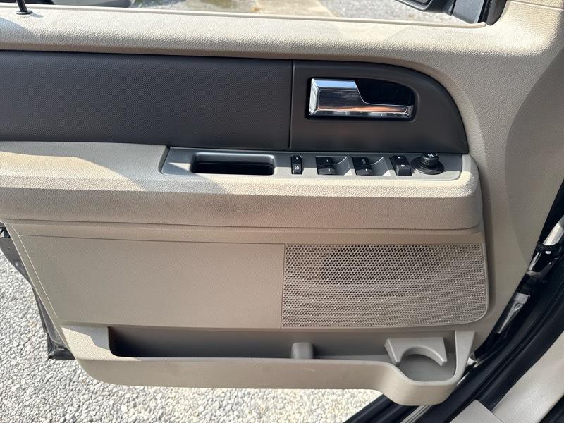 Ford Expedition XLT 2WD 2010