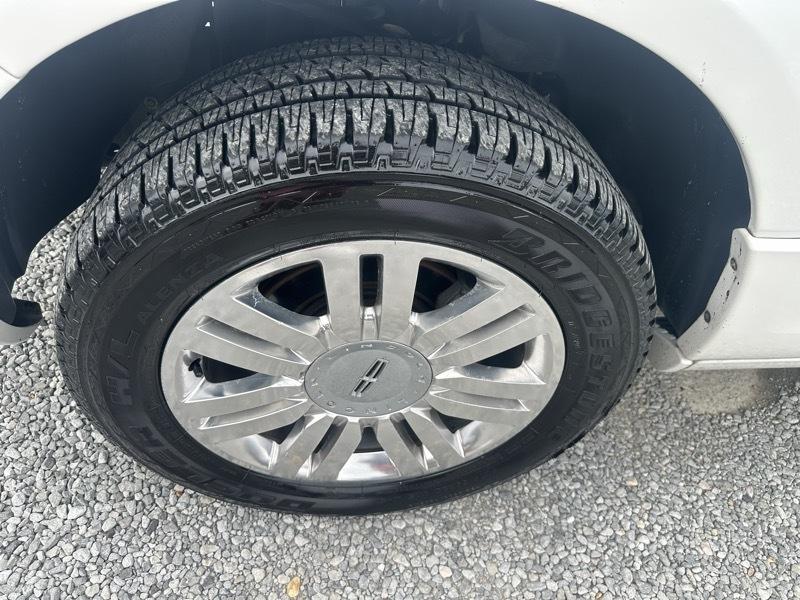 Lincoln Navigator 2WD 2011