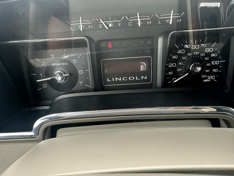 Lincoln Navigator 2WD 2011