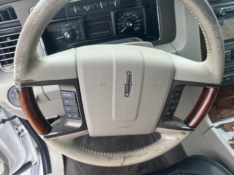 Lincoln Navigator 2WD 2011