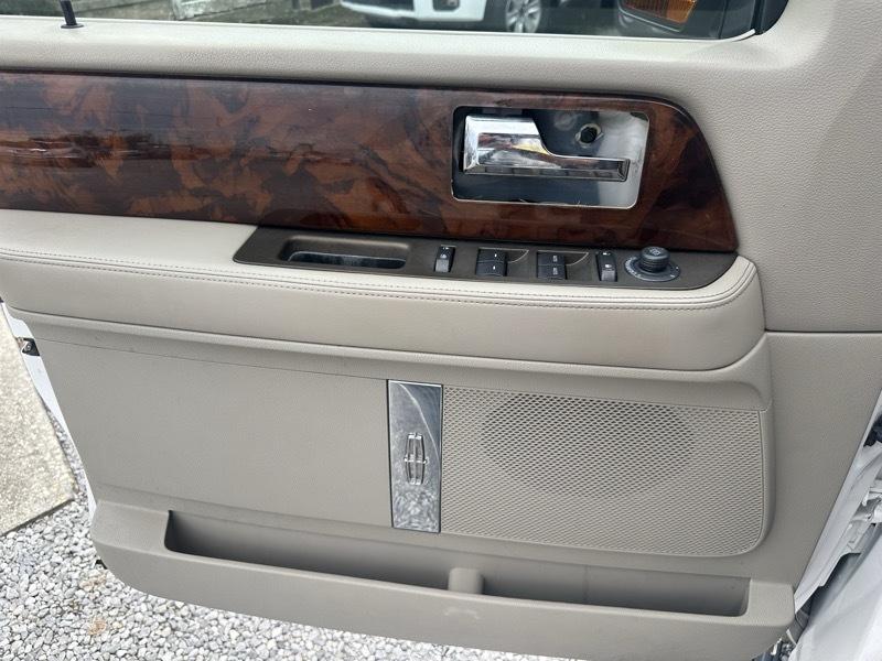 Lincoln Navigator 2WD 2011