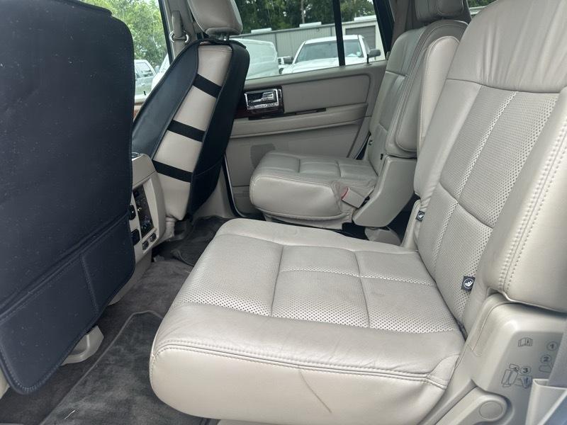 Lincoln Navigator 2WD 2011