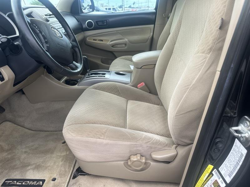 Toyota Tacoma photo 9