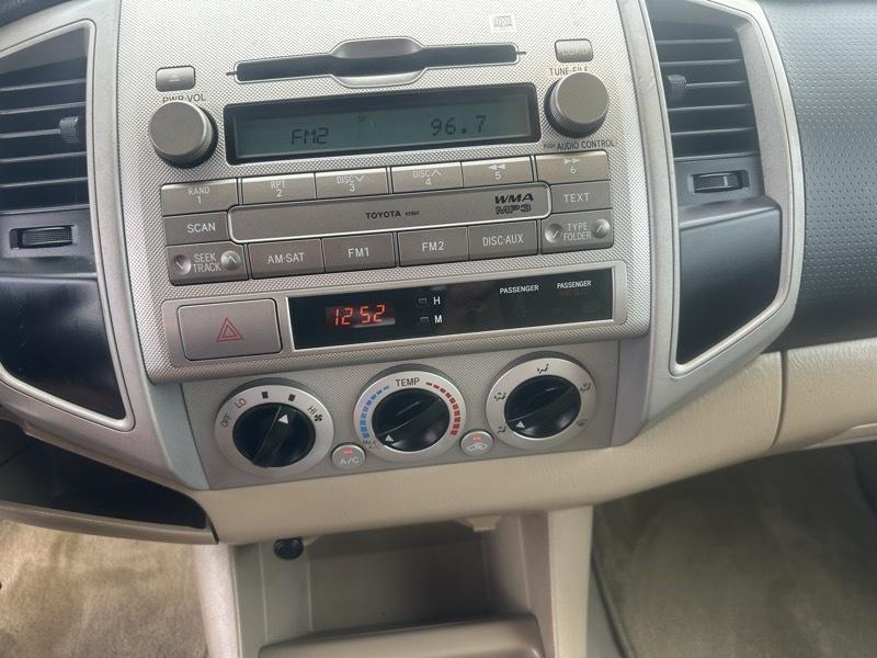 Toyota Tacoma photo 10