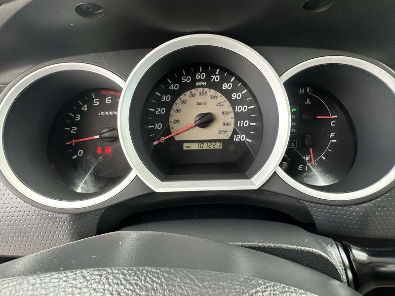 Toyota Tacoma photo 13