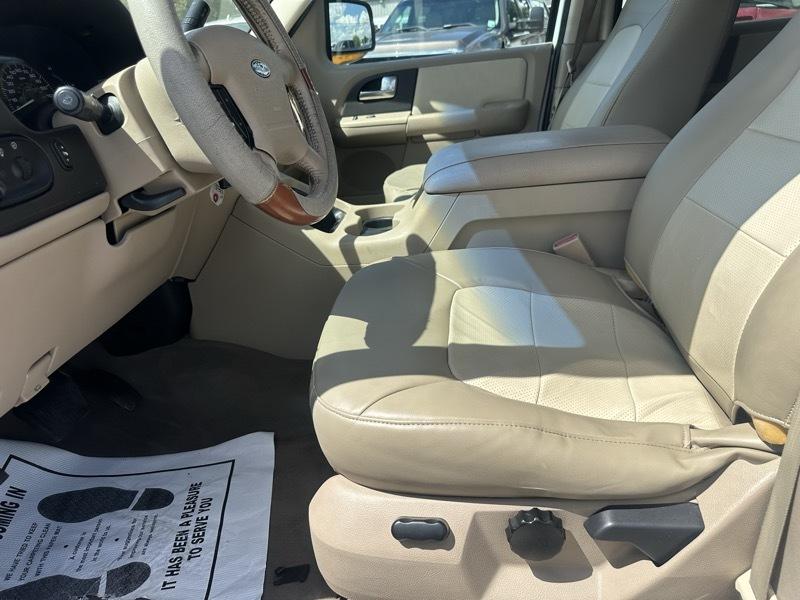 Ford Expedition photo 8