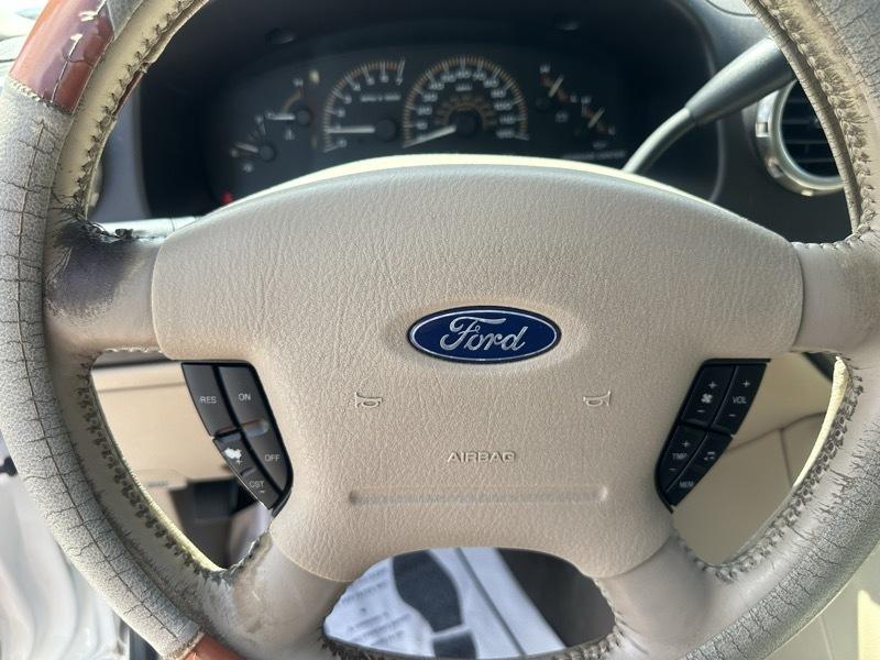 Ford Expedition photo 12