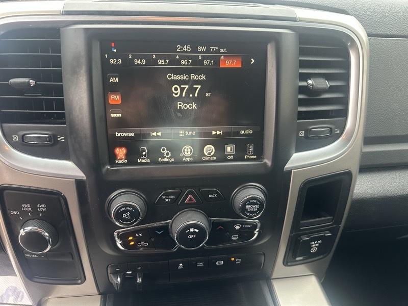 RAM 2500 Big Horn 4x4 Crew Cab 6'4" Box 2015