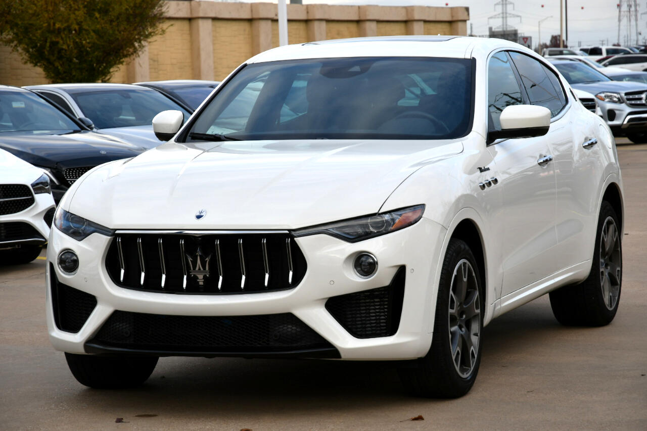 2023 Maserati Levante Modena S photo 2