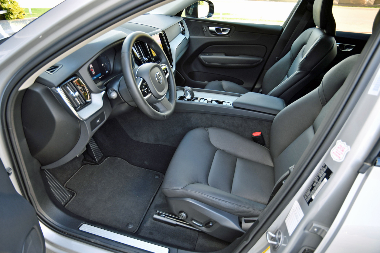 Volvo XC60 B5 AWD Plus 2025