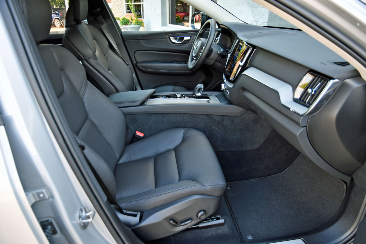 Volvo XC60 B5 AWD Plus 2025