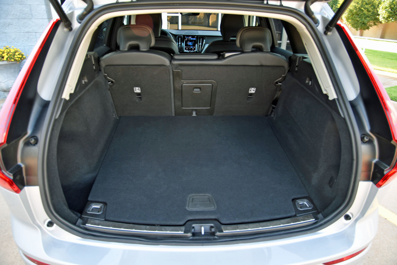 Volvo XC60 B5 AWD Plus 2025