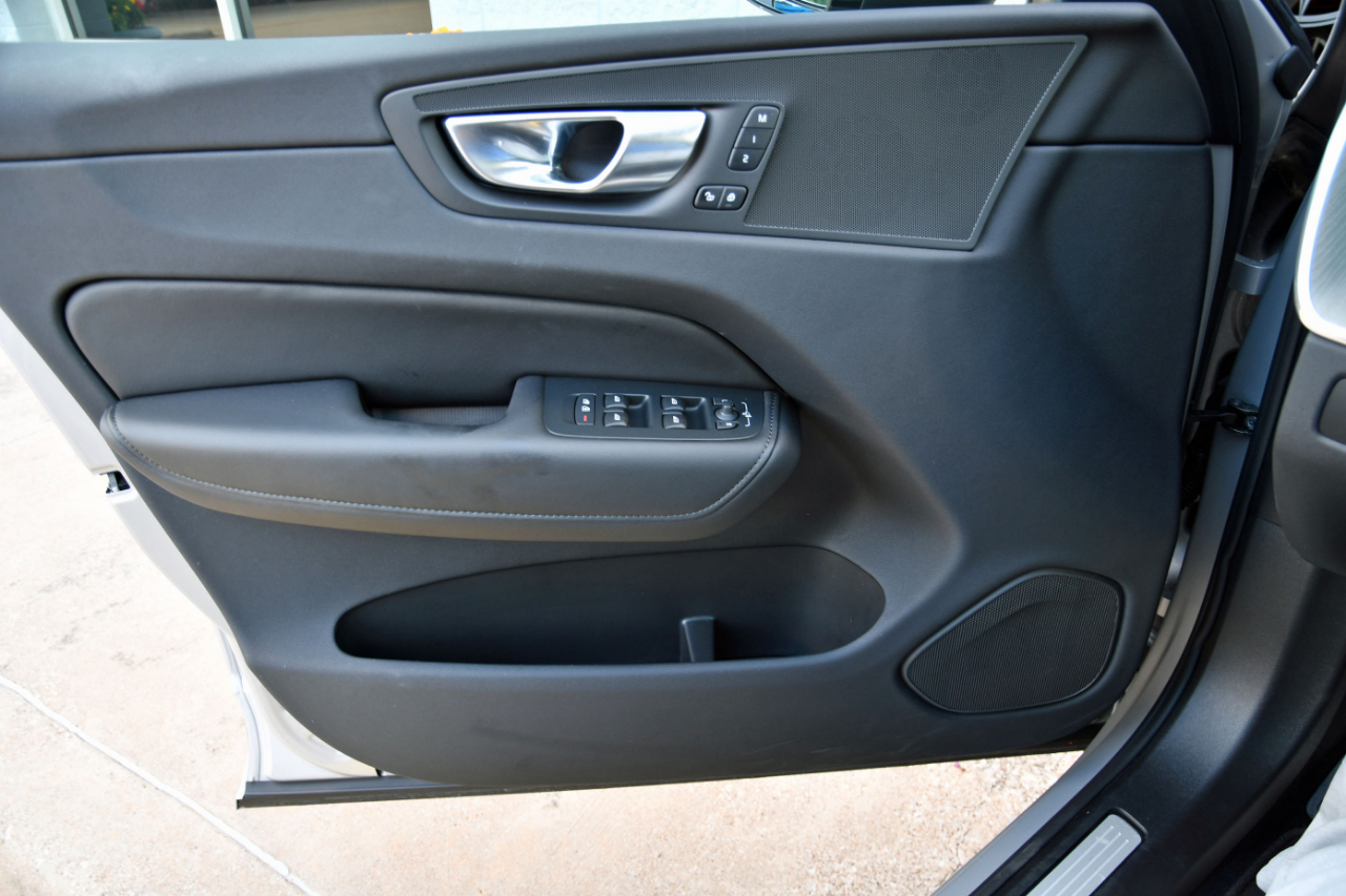 Volvo XC60 B5 AWD Plus 2025