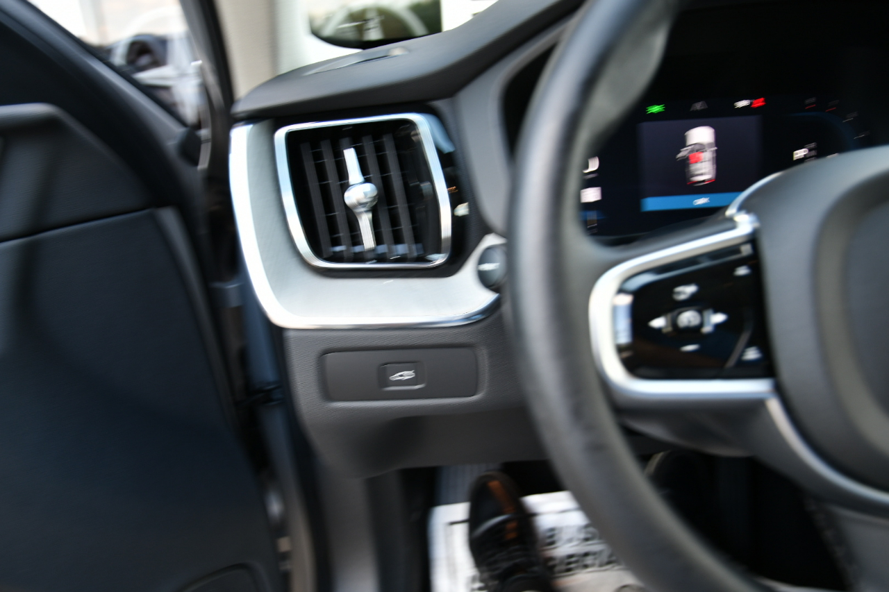 Volvo XC60 B5 AWD Plus 2025