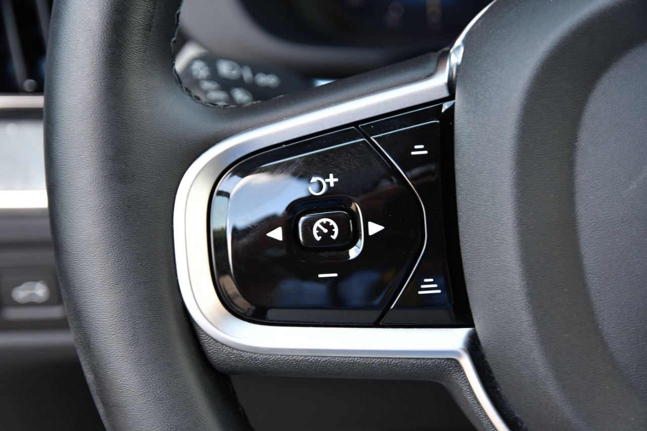 Volvo XC60 B5 AWD Plus 2025