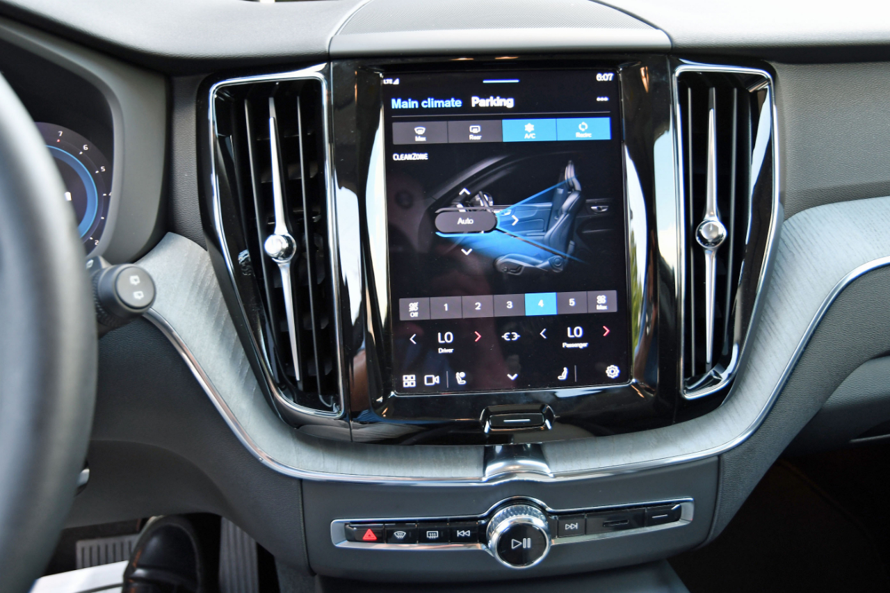 Volvo XC60 B5 AWD Plus 2025