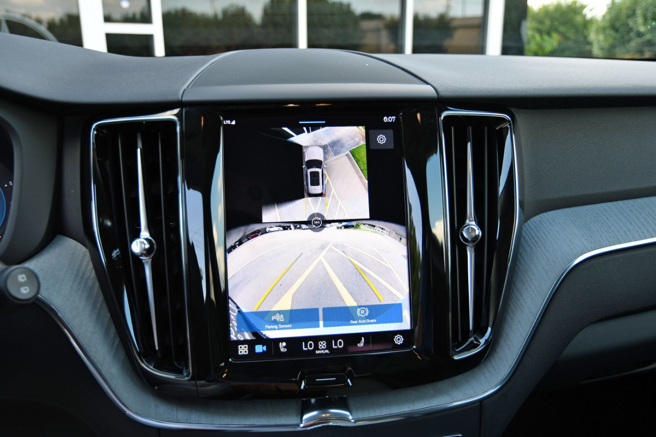 Volvo XC60 B5 AWD Plus 2025