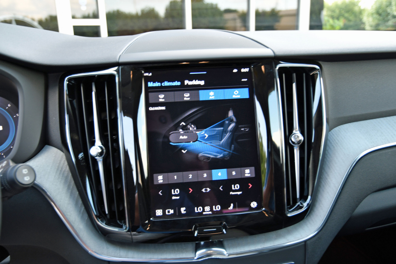 Volvo XC60 B5 AWD Plus 2025