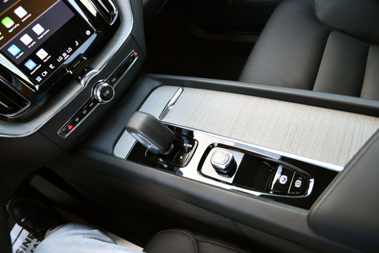 Volvo XC60 B5 AWD Plus 2025