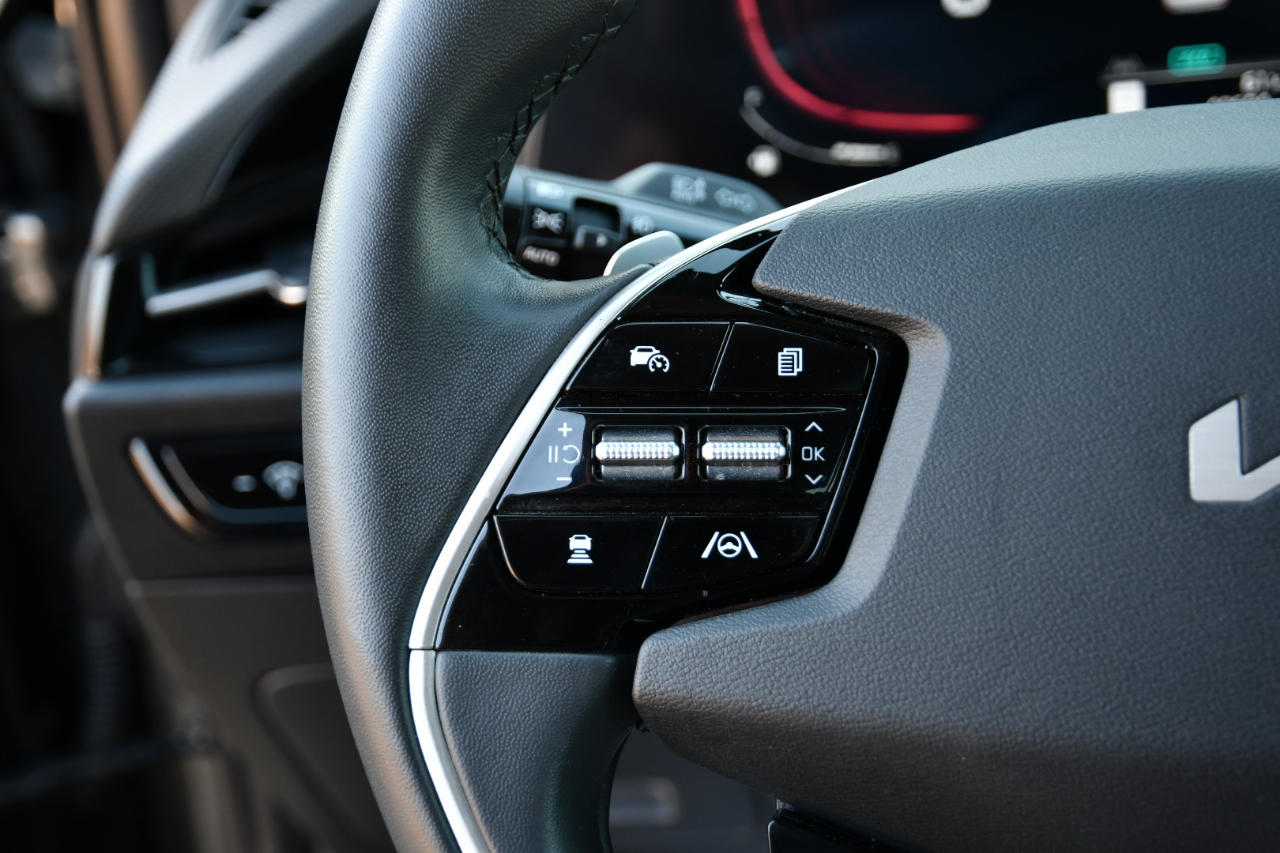 Kia Niro EX Touring FWD 2023