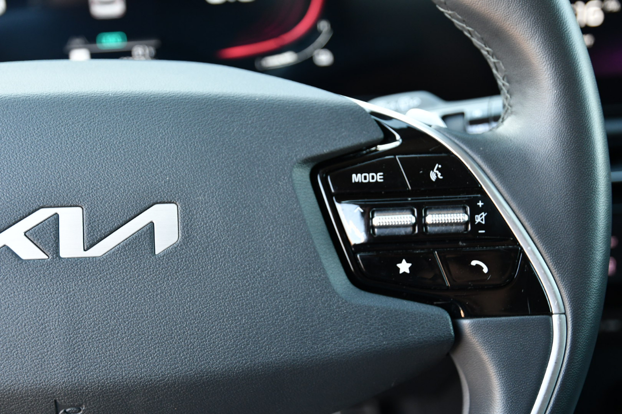 Kia Niro EX Touring FWD 2023