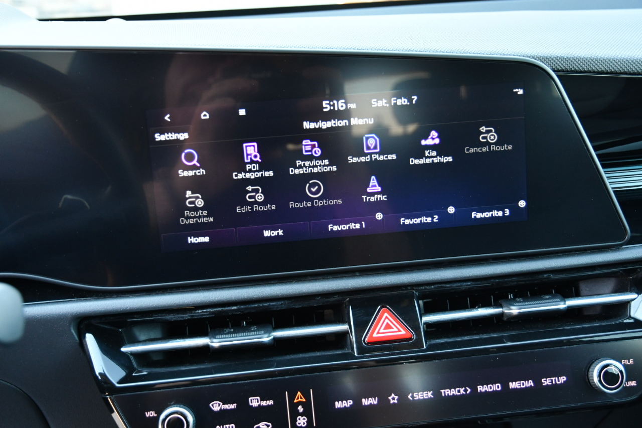 Kia Niro EX Touring FWD 2023