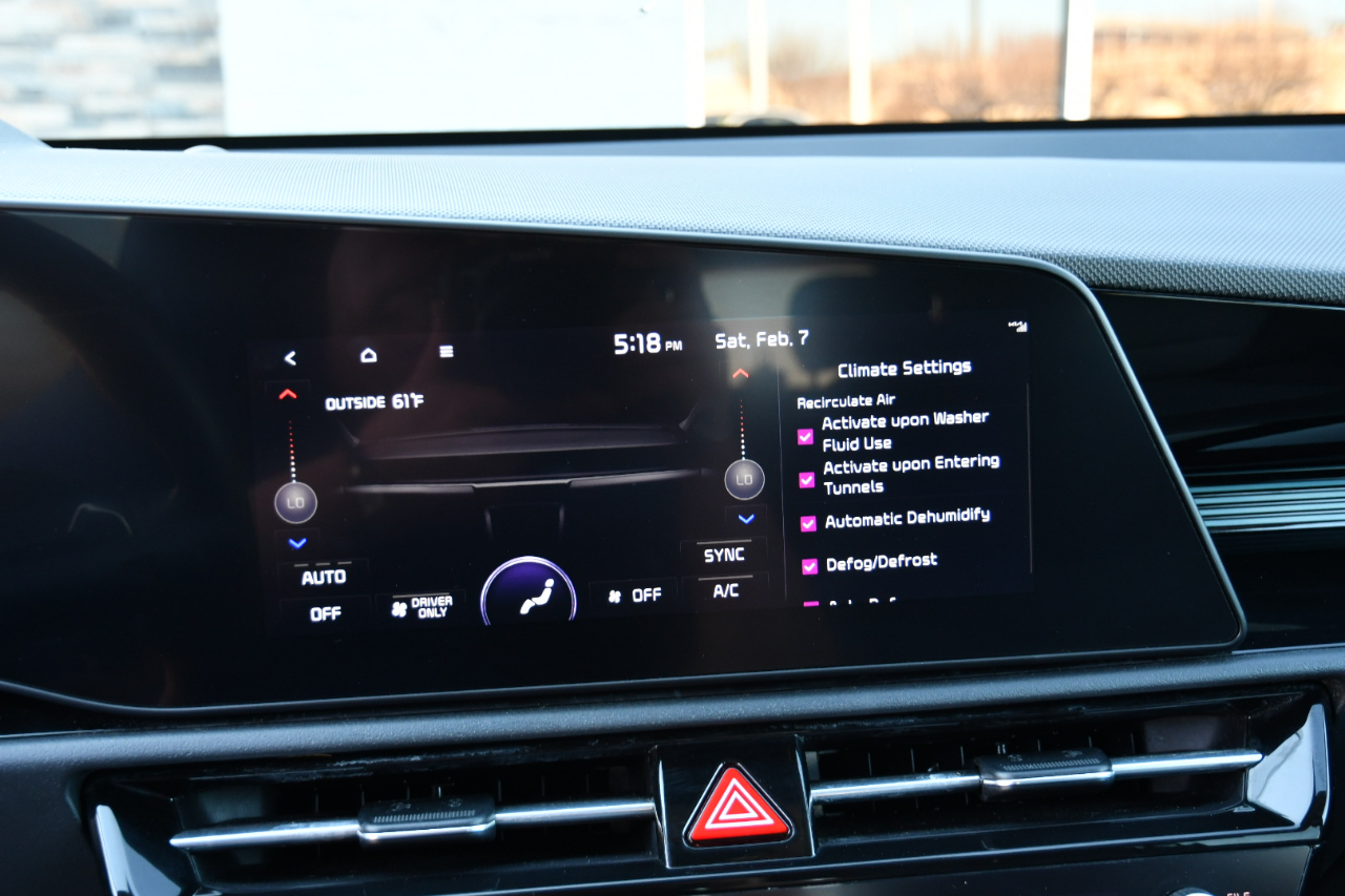 Kia Niro EX Touring FWD 2023