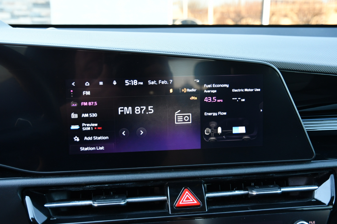 Kia Niro EX Touring FWD 2023