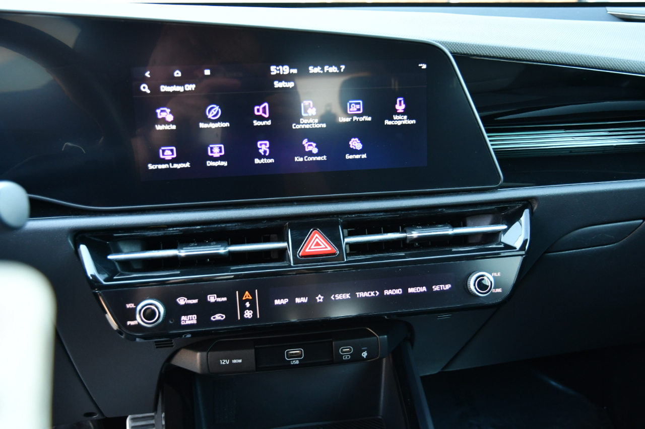 Kia Niro EX Touring FWD 2023