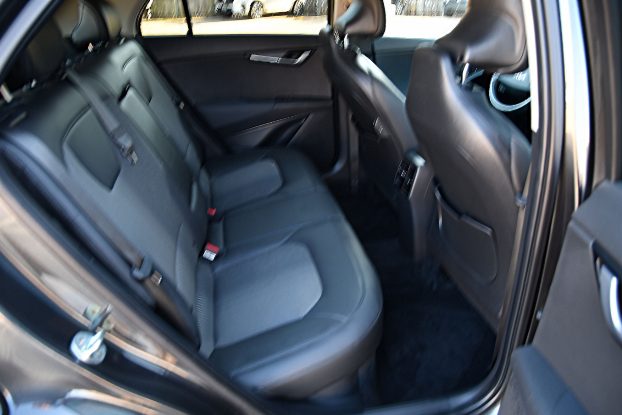 Kia Niro EX Touring FWD 2023