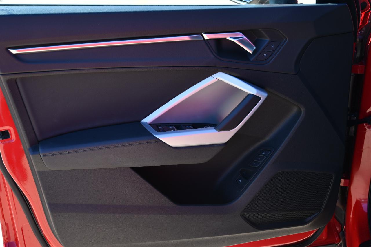 Audi Q3 S line Premium 45 TFSI quattro 2024