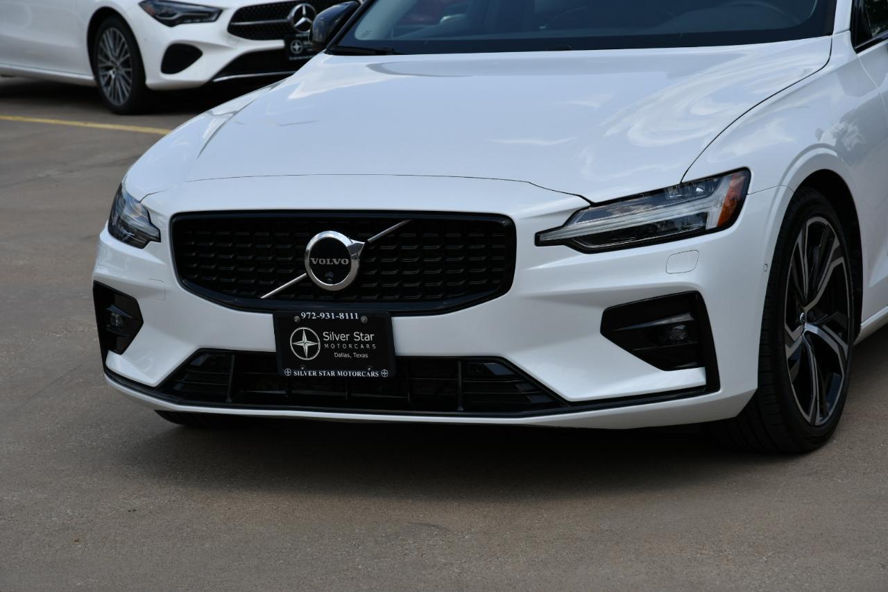 Volvo S60 B5 FWD Plus Dark Theme 2024