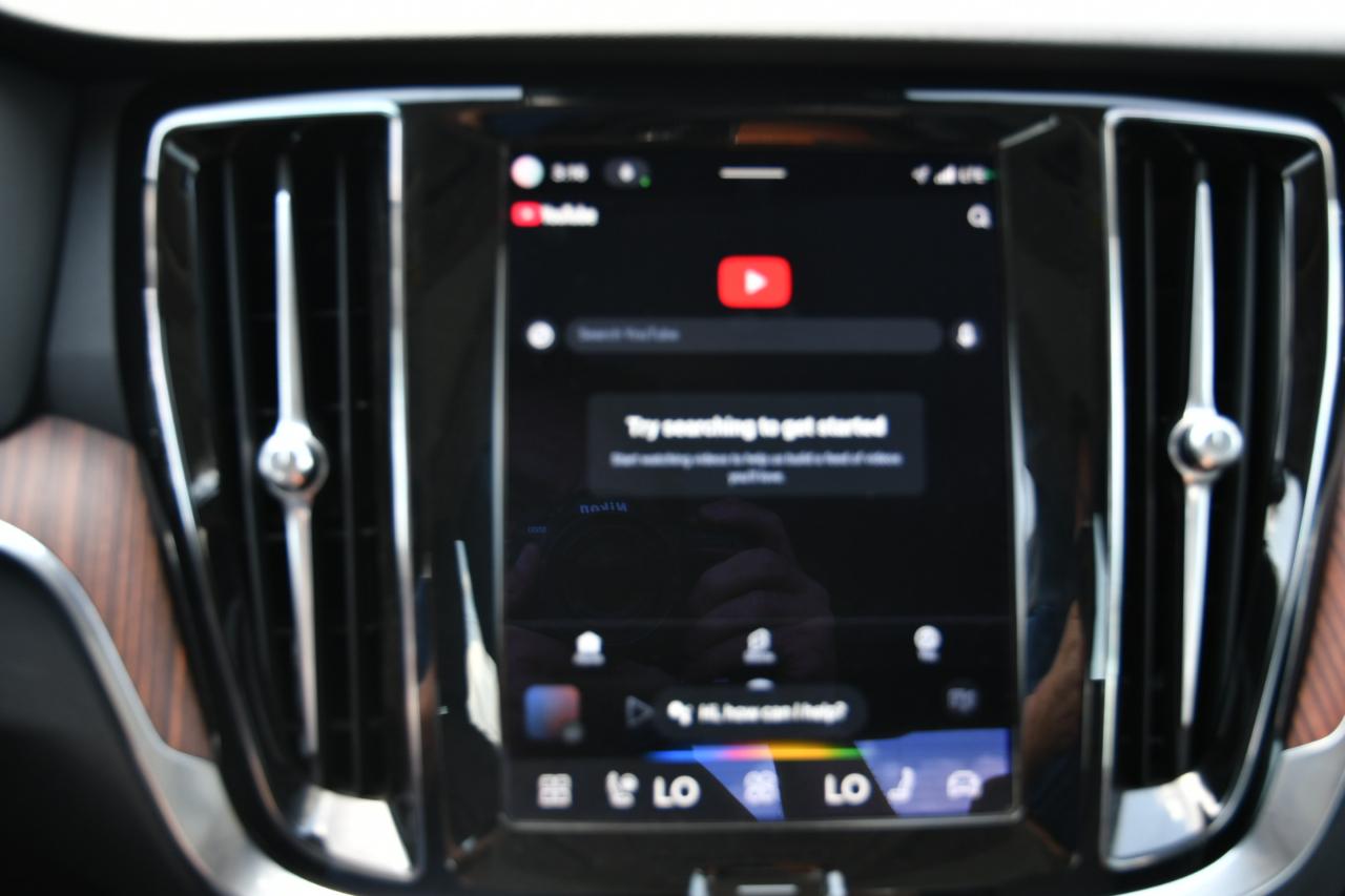 Volvo S60 B5 FWD Plus Dark Theme 2024