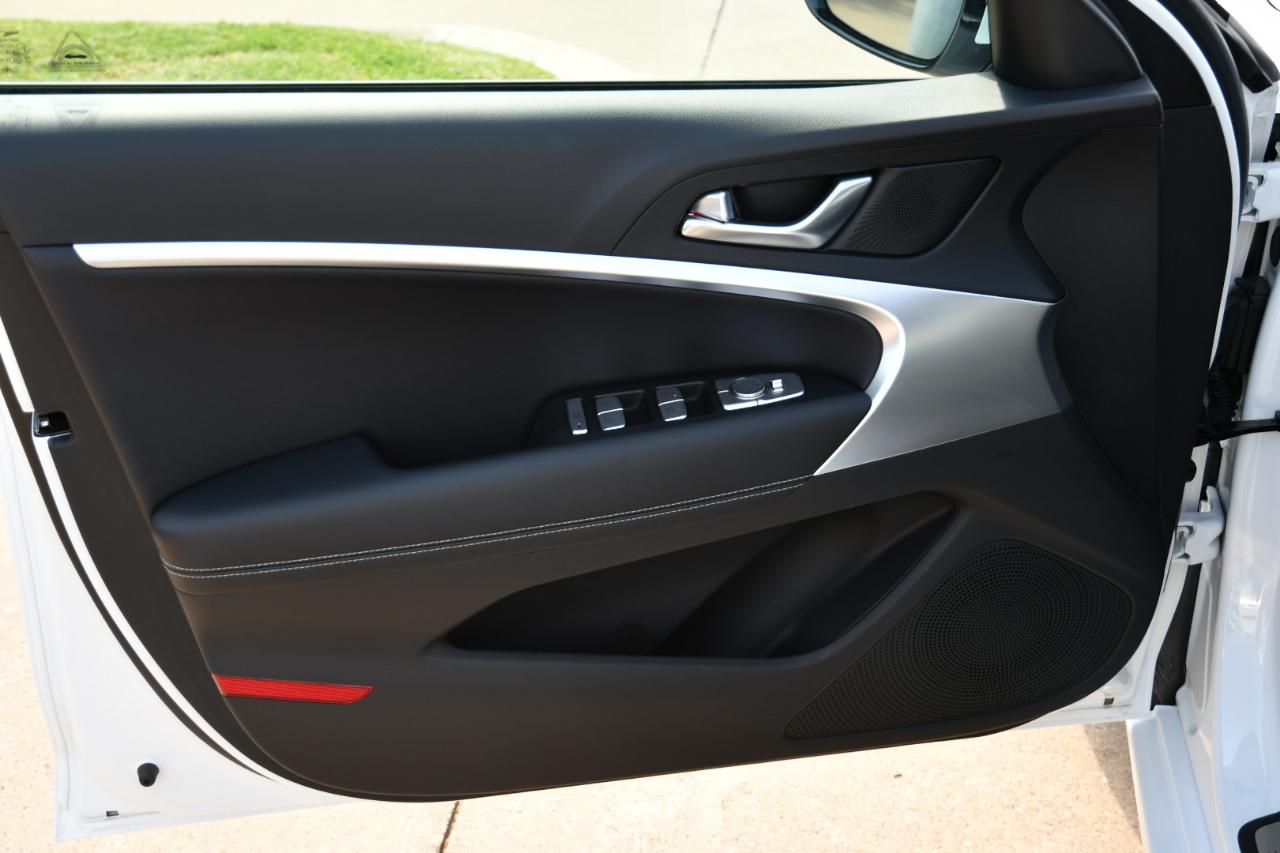 Genesis G70 2.5T RWD 2026