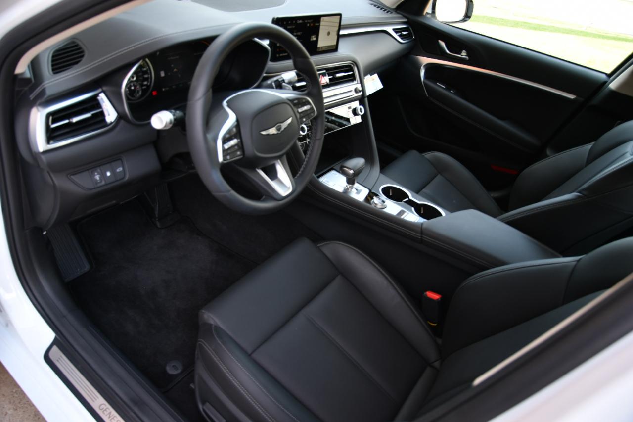 Genesis G70 2.5T RWD 2026