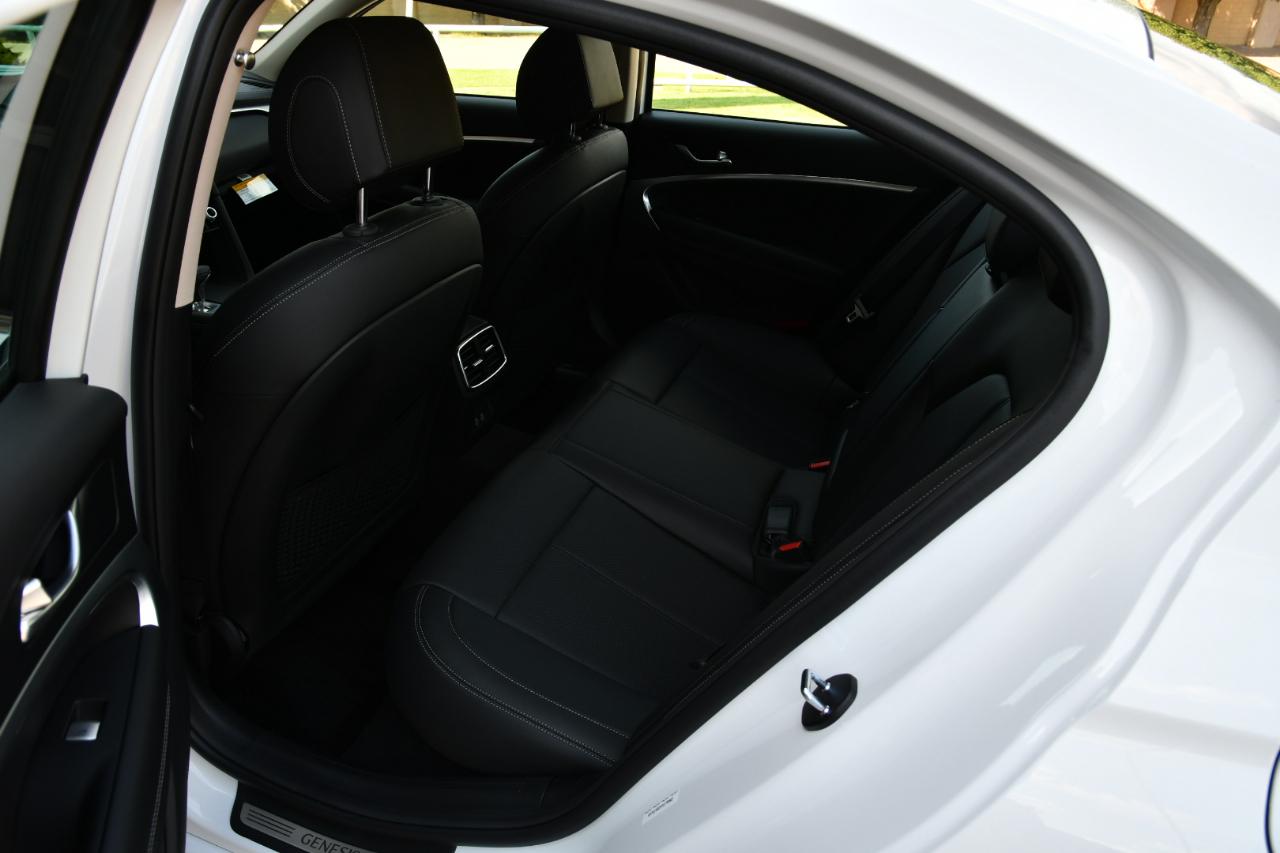 Genesis G70 2.5T RWD 2026