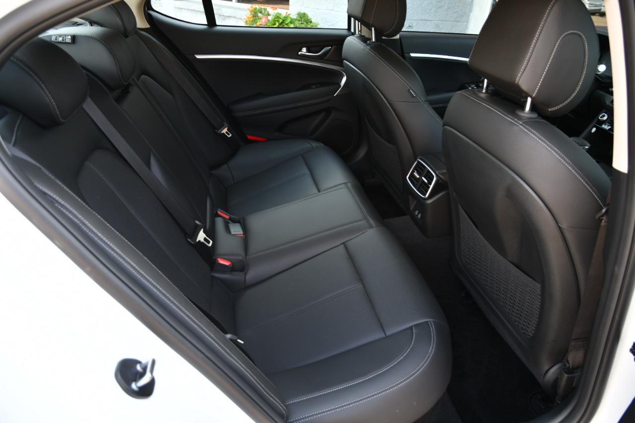 Genesis G70 2.5T RWD 2026
