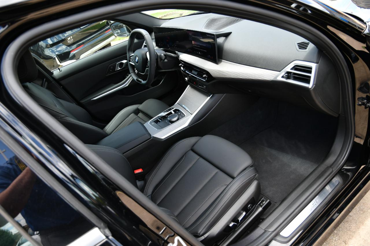 BMW 3 Series 330i NA Sedan 2026