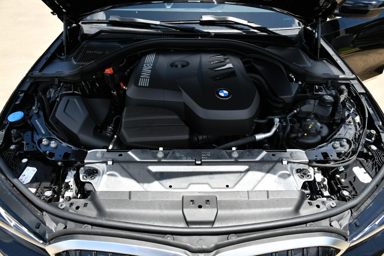 BMW 3 Series 330i NA Sedan 2026