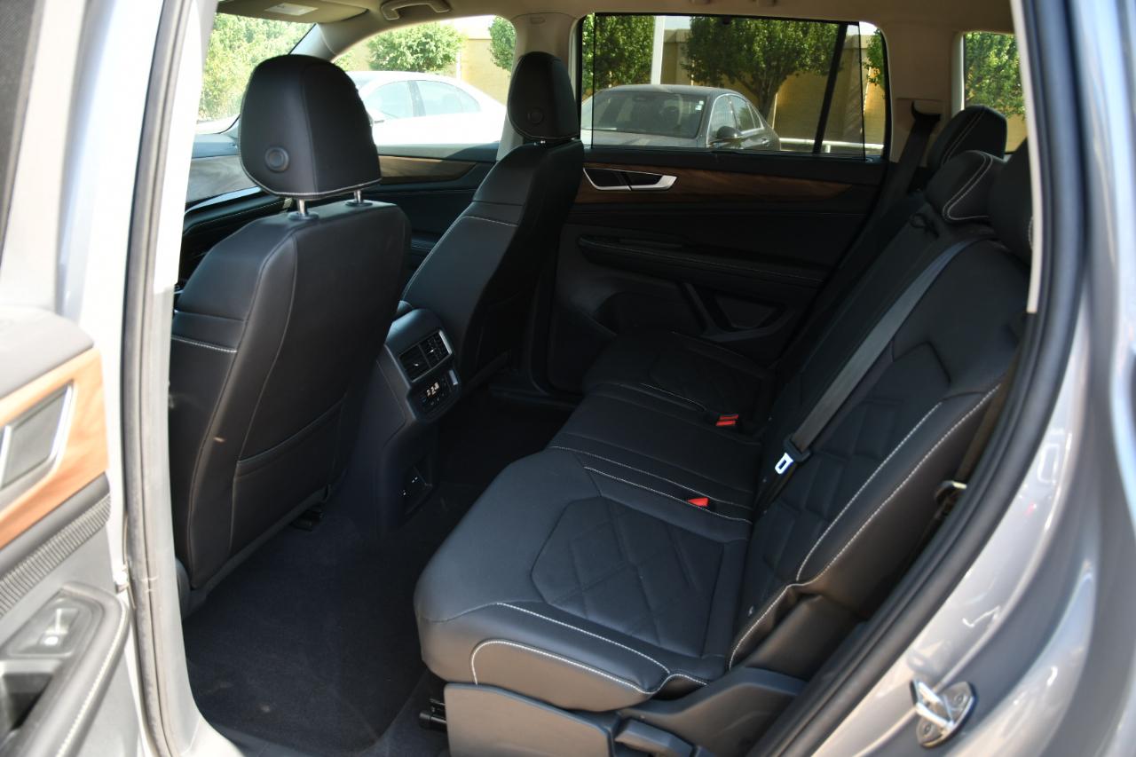 Volkswagen Atlas 2.0T SE w/Technology FWD 2026