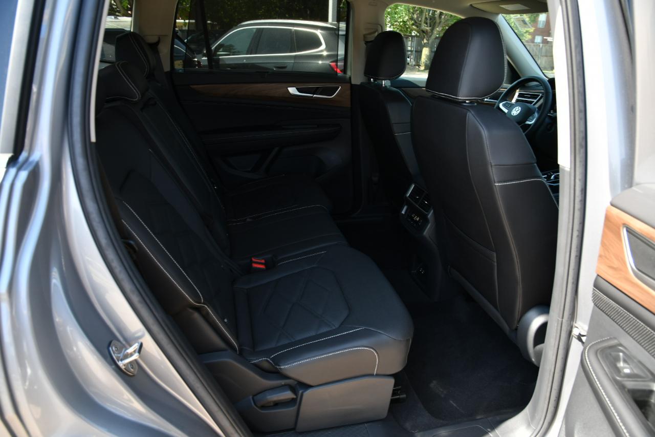 Volkswagen Atlas 2.0T SE w/Technology FWD 2026