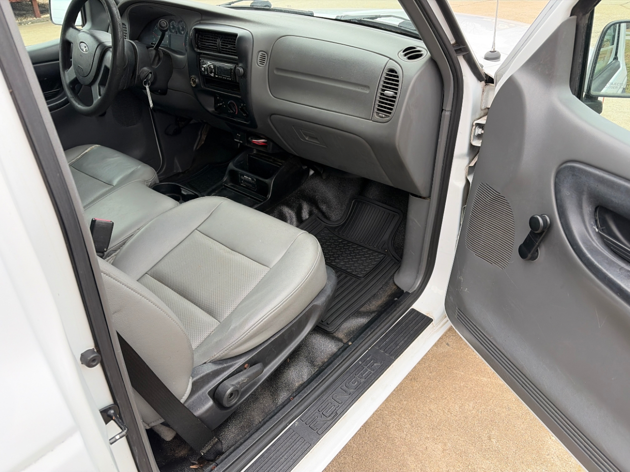 Ford Ranger XL 2.3L 2WD 2004