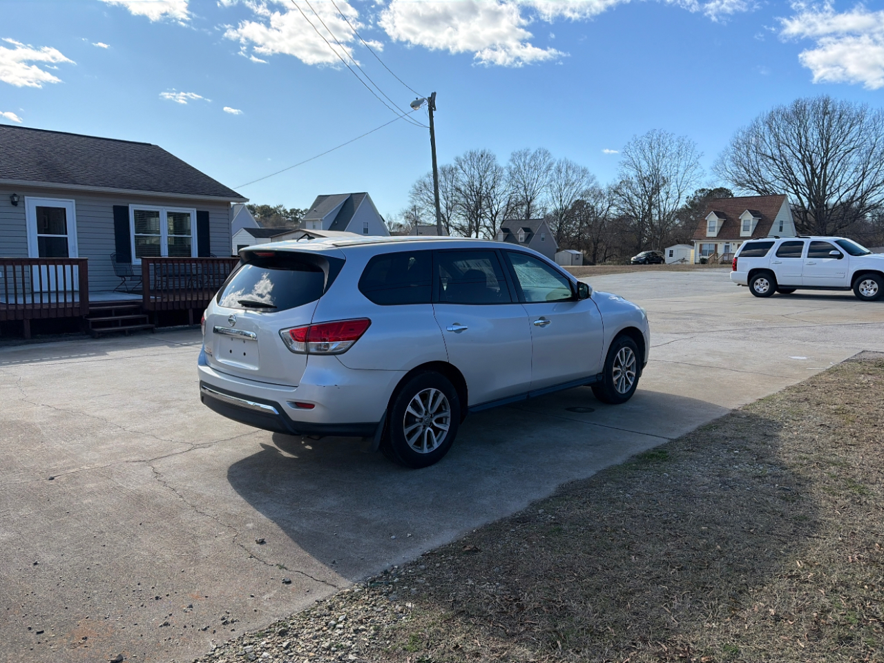 Nissan Pathfinder SL 2WD 2014