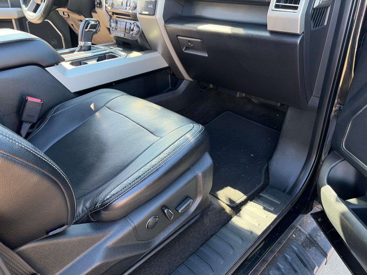 Ford F-150 4WD SuperCrew 157" Lariat 2015