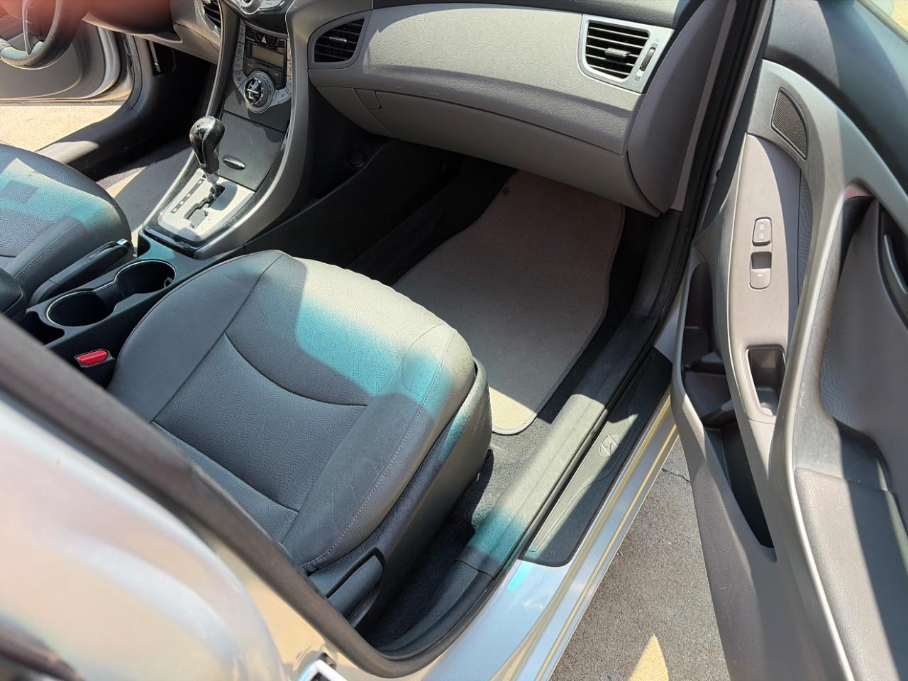 Hyundai Elantra Limited 2013