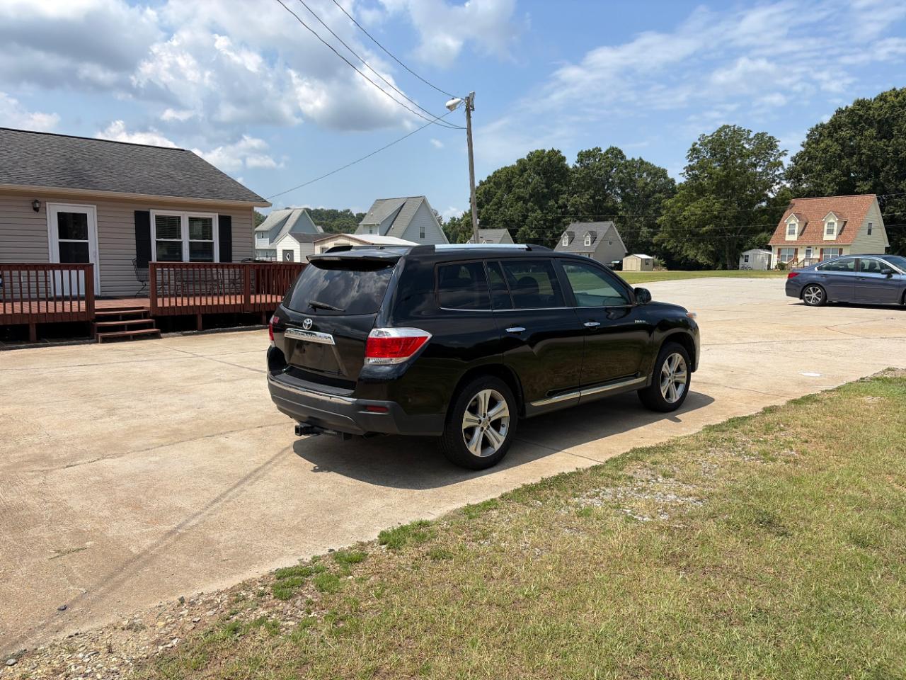 Toyota Highlander Limited 2WD 2011