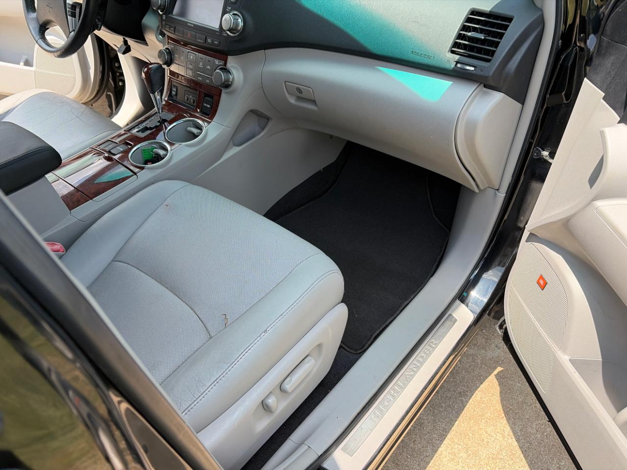Toyota Highlander Limited 2WD 2011