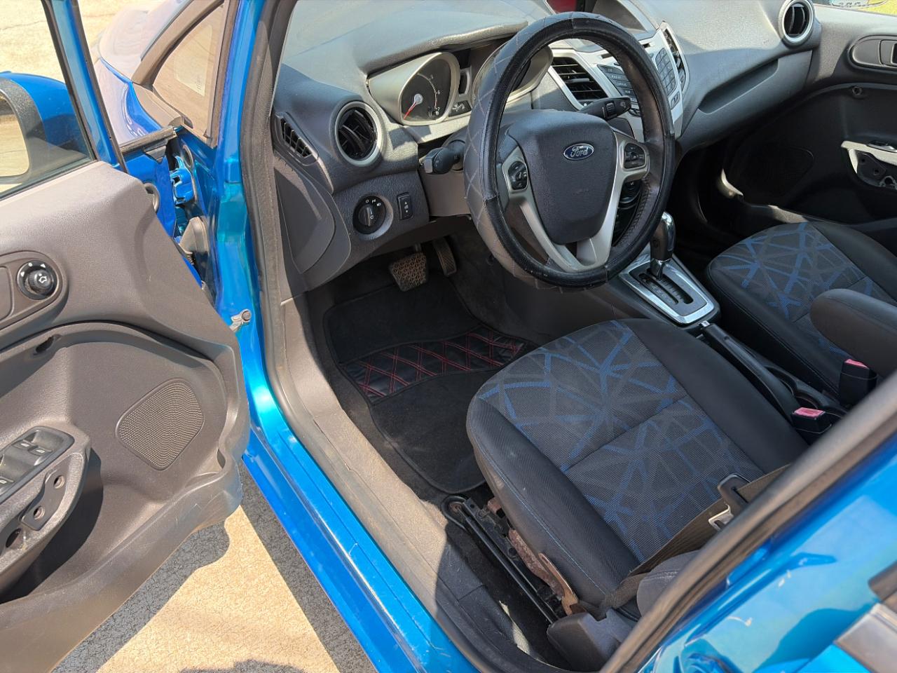 Ford Fiesta SE Sedan 2013