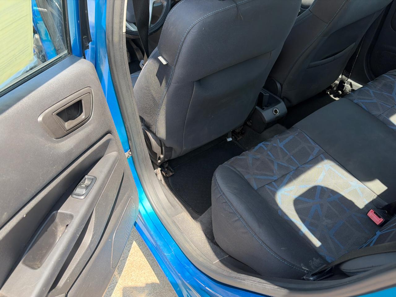 Ford Fiesta SE Sedan 2013