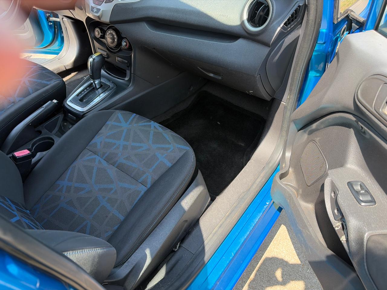 Ford Fiesta SE Sedan 2013